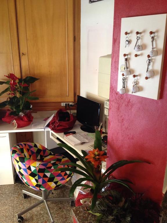 Hotel Il Gatto E La Volpe Gambassi Terme Exterior foto