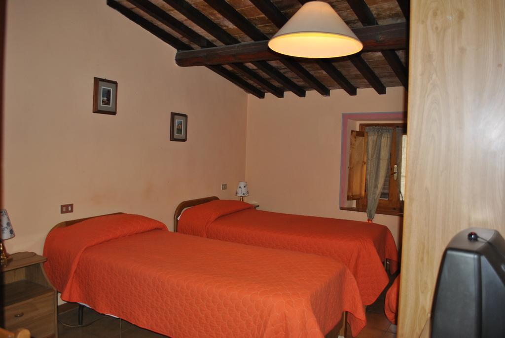Hotel Il Gatto E La Volpe Gambassi Terme Zimmer foto